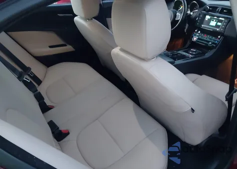 2017 Jaguar Xe 35T Premium из США, поврежденный, VIN SAJAJ4BV2HA968769